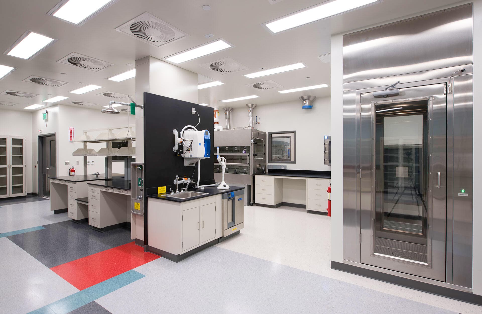 G3 Builders team at work on a commercial construction project